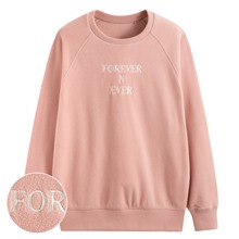 Fleece寬版文字電繡上衣-女