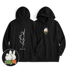 米菲衣服都沒有看過黑色的配色，幾乎都是搭配粉嫩色系，想要帥氣又可愛的買起來！
157/60 此款長版穿起來超大件，當舒適的居家服沒問題，穿出門不適合⋯