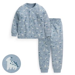 140/38 略鬆，很舒適柔軟的材質，小孩很喜歡