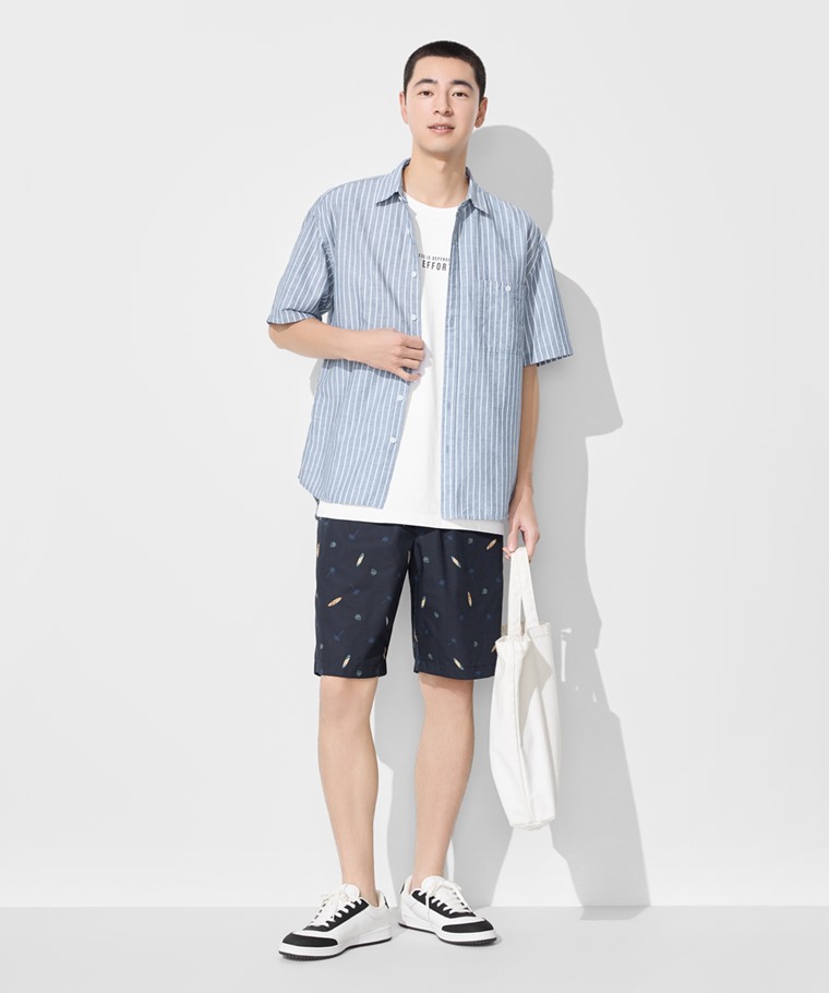 夏日精選男裝：男 · 椰樹印花輕便短褲,男 · 文字厚版印花T恤-04,男 · 棉麻寬版條紋短袖襯衫