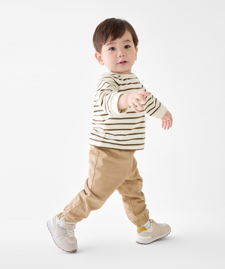 彈性保暖束口褲-Baby - 雙層設計結合內層刷毛，帶來溫暖包覆感。