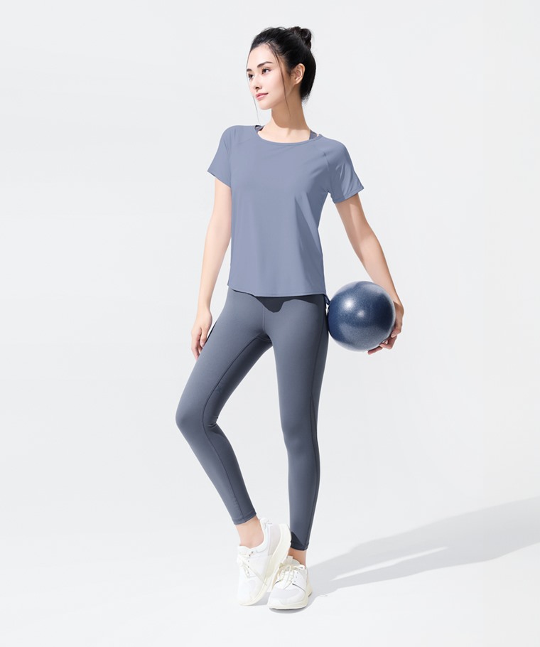 運動精選系列：女 · 運動開衩綁帶短袖T恤,女 · 運動中度支撐交叉細肩帶Bra背心