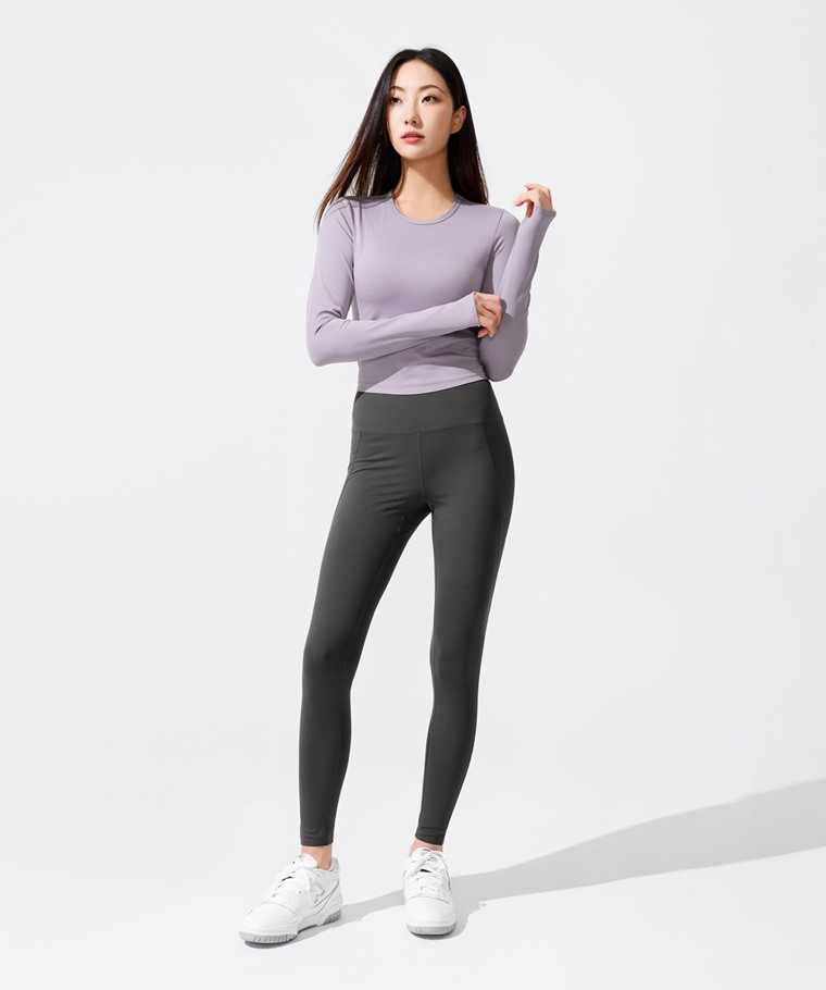 運動精選系列：女 · 吸排彈力短版長袖T恤,女 · 吸排附口袋中度緊身褲,女 · 毛圈運動踝襪