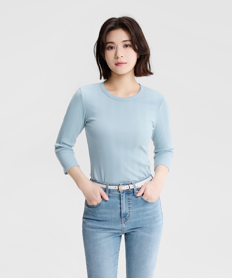 初秋新品上市：女 · 羅紋圓領七分袖T恤,女 · 特彈修身九分牛仔褲