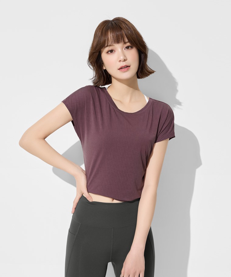 運動精選系列：女 · 運動美背扭結連袖上衣,女 · 運動中度支撐交叉細肩帶Bra背心,女 · 吸排附口袋中度緊身褲