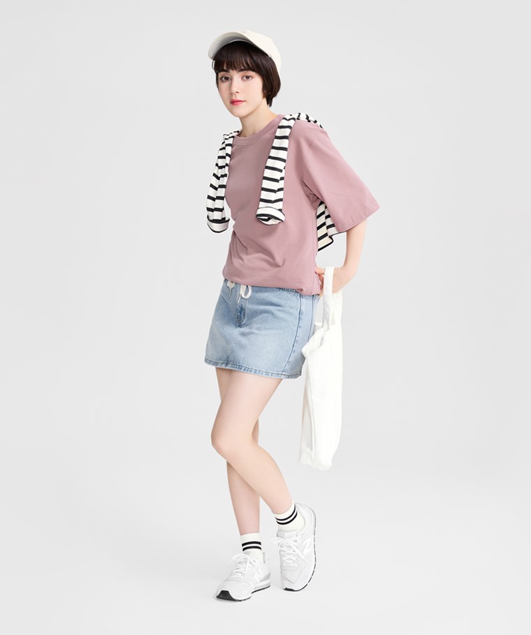 初秋新品上市：男 · 磨毛柔棉寬版五分袖T恤,女 · 純棉粗紡落肩寬版條紋T恤,女 · 羅紋配條中筒襪