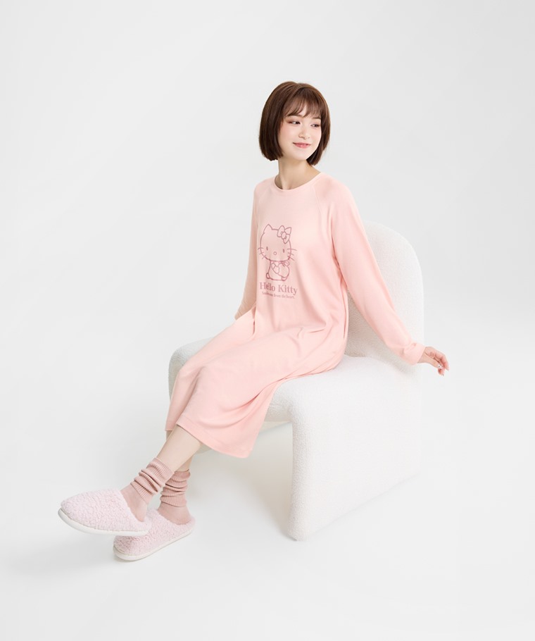 宅家舒適家居系列：女 · 三麗鷗莫代爾家居長洋裝,女 · 素色堆堆襪