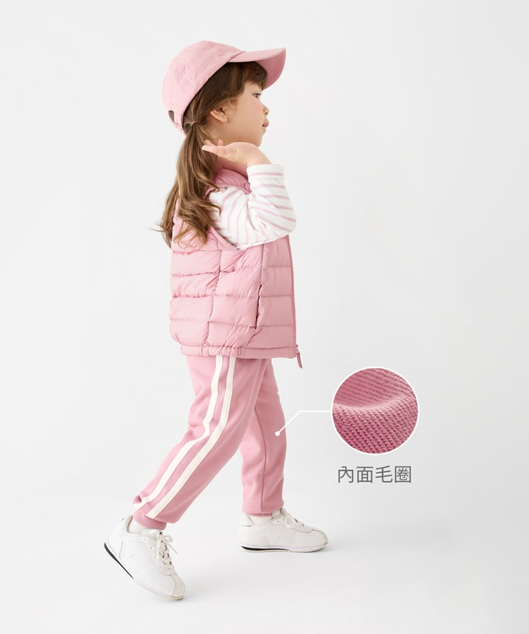 毛圈束口長褲-童 - 舒適棉感布料搭配內面毛圈織法，細緻柔軟、親膚透氣。