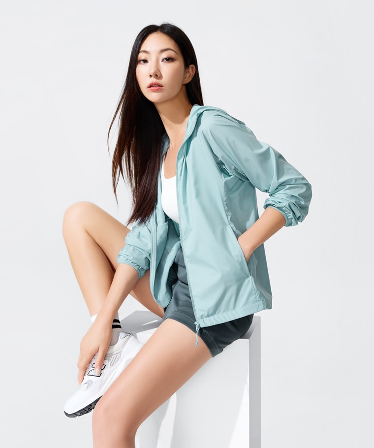 運動精選系列：女 · 抗UV輕型風衣外套,女 · Bra美背方領背心,女 · 吸排運動鬆緊短褲,女 · 羅紋配條中筒襪