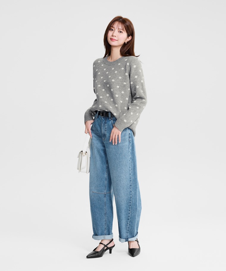 繭型牛仔褲-女 - 上寬下微收的繭型剪裁，勾勒出圓潤流暢的立體輪廓，修飾腿型更顯隨性俐落。