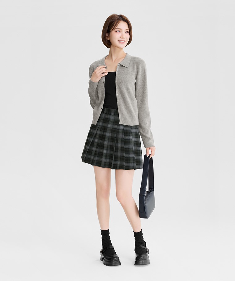 秋冬女裝新品：女 · 短版翻領針織開襟衫,女 · heatup輕磨毛平口Bra細肩帶,女 · 寬羅紋中筒襪,女 · 格紋百褶連褲短裙