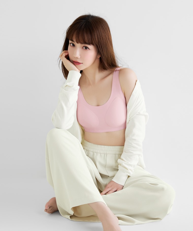 親膚內著系列：女 · 無痕舒適Bra背心,女 · 垂墜風寬褲,女 · 棉質圓領針織外套