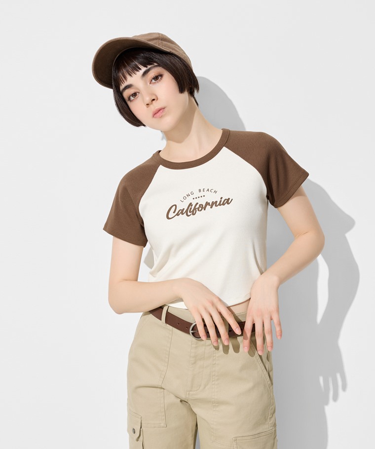 羅紋拉克蘭袖文字印花短版T恤-女