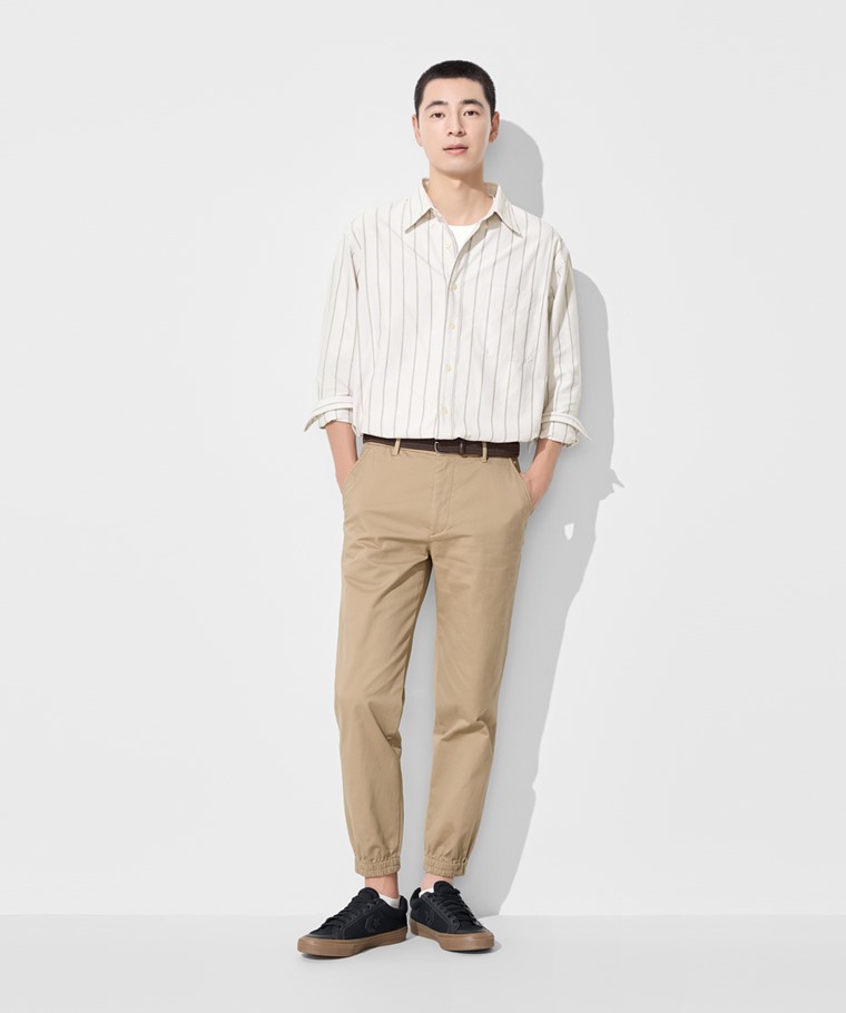 職場穿搭推薦：編織腰帶,男 · 棉質束口褲,男 · 素色踝襪(3入),男 · 輕涼棉質寬版T恤