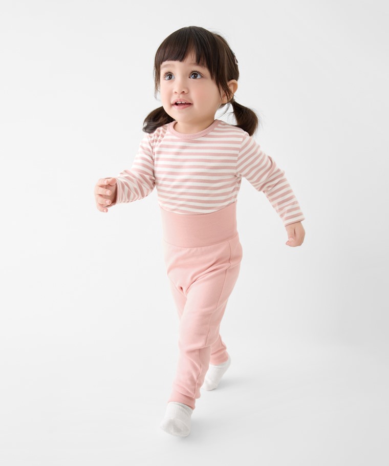 秋冬嬰幼兒新品：Baby · 高腰長褲,Baby · 寬羅紋中筒襪(3入),Baby · 磨毛羅紋條紋圓領T恤