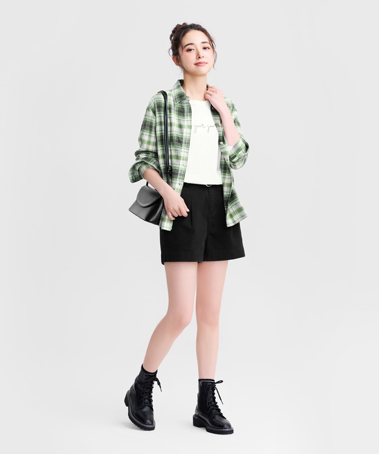 精選女裝系列：女 · 法蘭絨格紋襯衫,女 · 多色牛仔短褲,女 · 毛圈除臭中筒襪,女 · 莫代爾文字長袖上衣