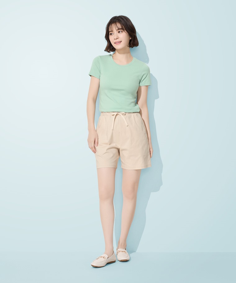 涼感短褲-女 - 經檢測Q-max值達0.17以上，提供瞬間涼感膚觸，帶來夏日清爽新體驗。
