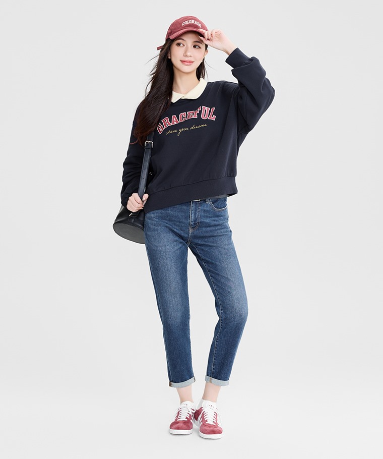 秋冬女裝新品：女 · 修身男友風九分牛仔褲,女 · 刷毛文字印花寬版上衣,女 · 素色短襪(3入)