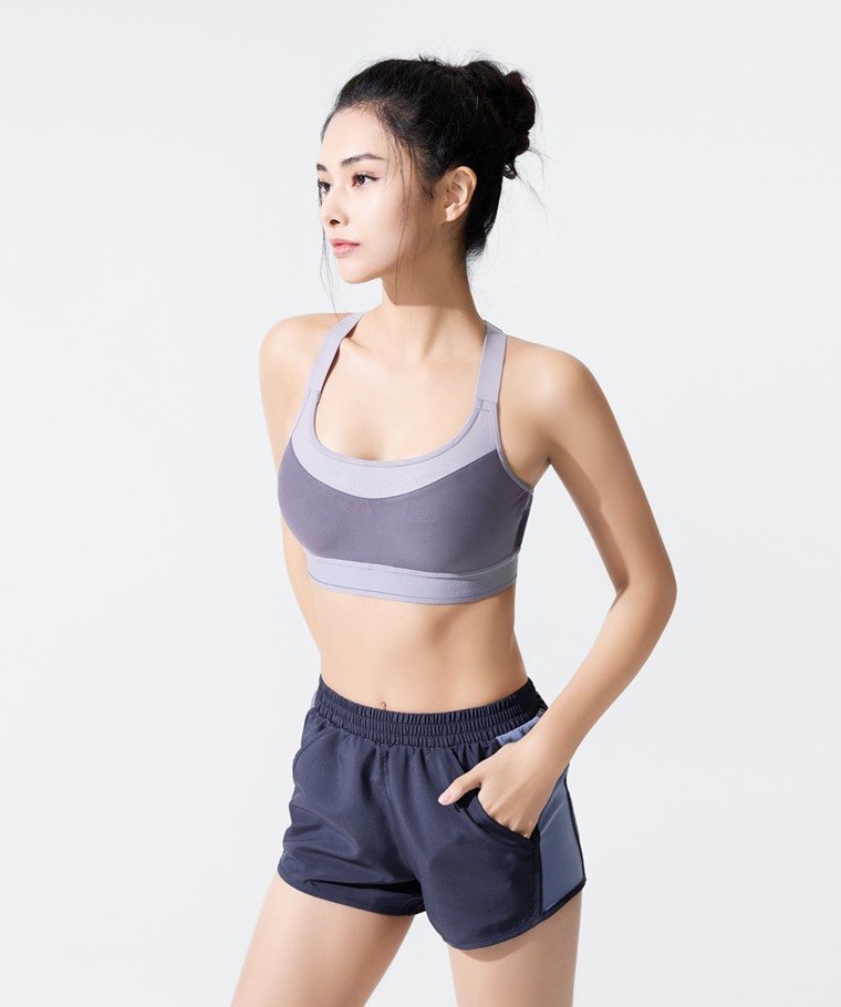 運動精選系列：女 · 運動輕便短褲,女 · 高度支撐背扣式配色Bra背心
