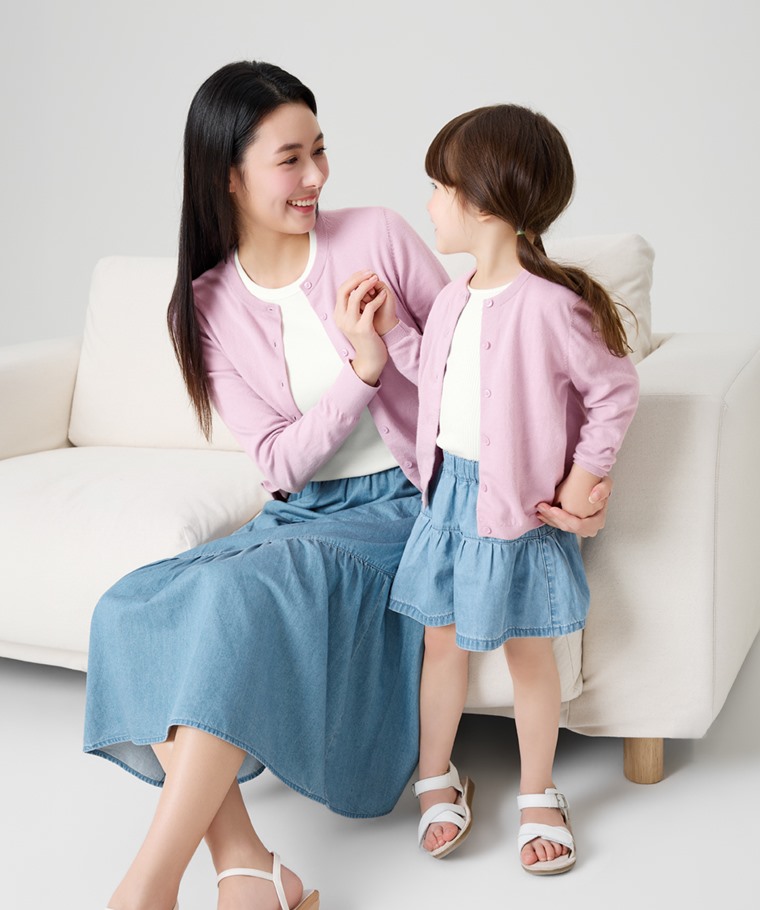 親子/情侶系列：女 · 棉質圓領針織外套,童 · 棉質針織外套,女 · 羅紋圓領短袖T恤,童 · 羅紋木耳邊T恤,童 · 軟牛仔純棉蛋糕短褲,女 · 軟牛仔蛋糕長裙