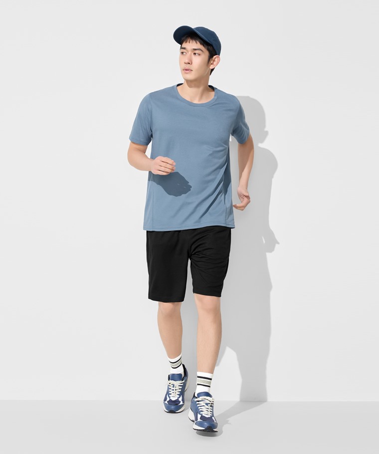 運動精選系列：男 · 吸排網眼短褲,男 · 涼感網眼圓領T恤,男 · 羅紋配條中筒襪