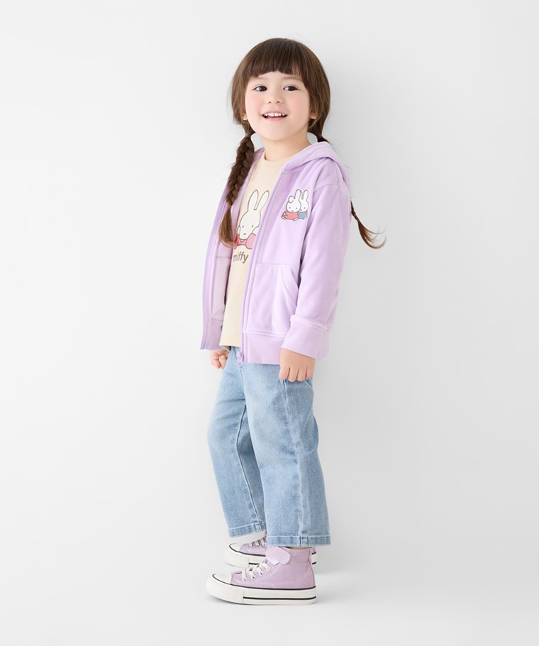 Miffy絲絨電繡連帽外套-童 - 採用高品質 YKK 拉鍊，滑順好拉不卡頓；前置大口袋設計方便收納隨身小物，兼具造型與實用性。