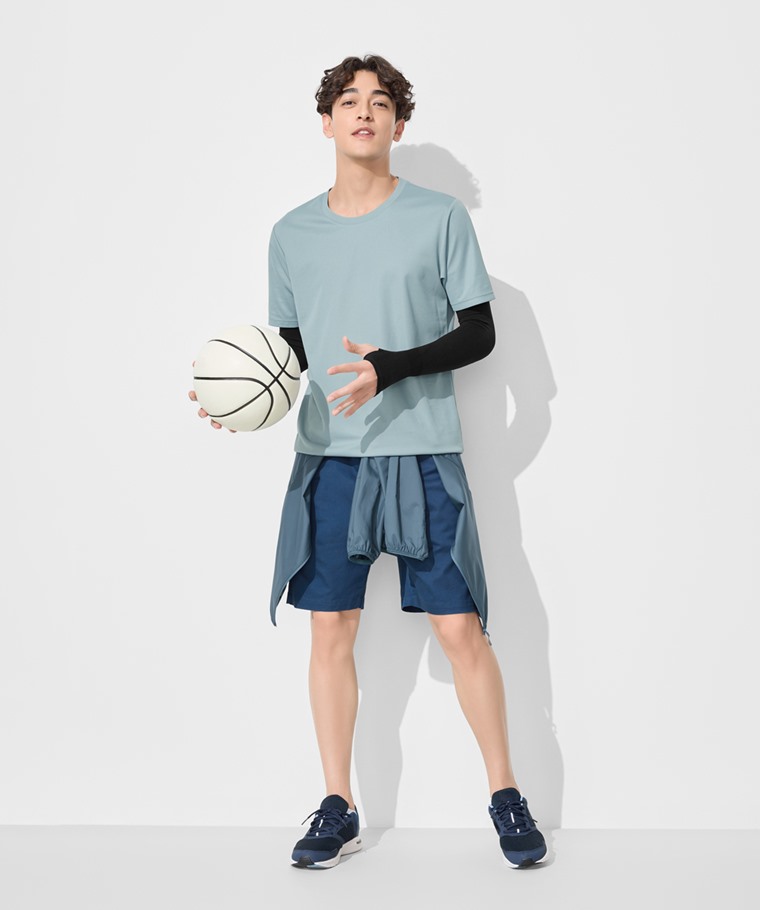 運動精選系列：輕涼抗UV套指式袖套,男 · 吸排圓領T恤,男 · 快乾棉質輕便短褲,男 · 抗UV輕型風衣外套,男 · 素色踝襪(3入)