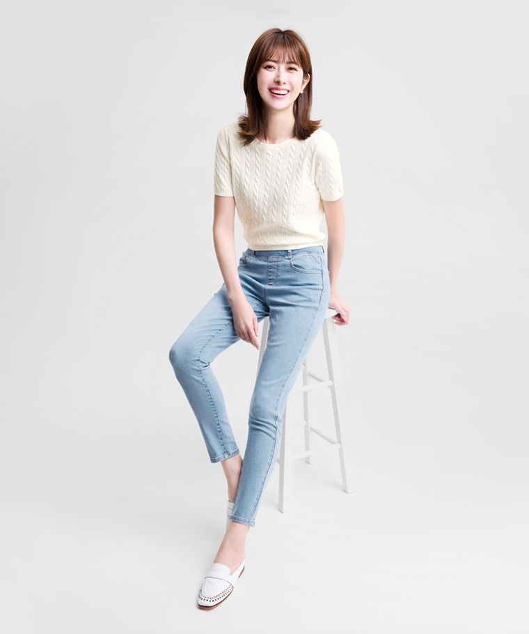 精選女裝系列：女 · 高腰收腹緊身牛仔褲,女 · 麻花圓領短袖針織毛衣