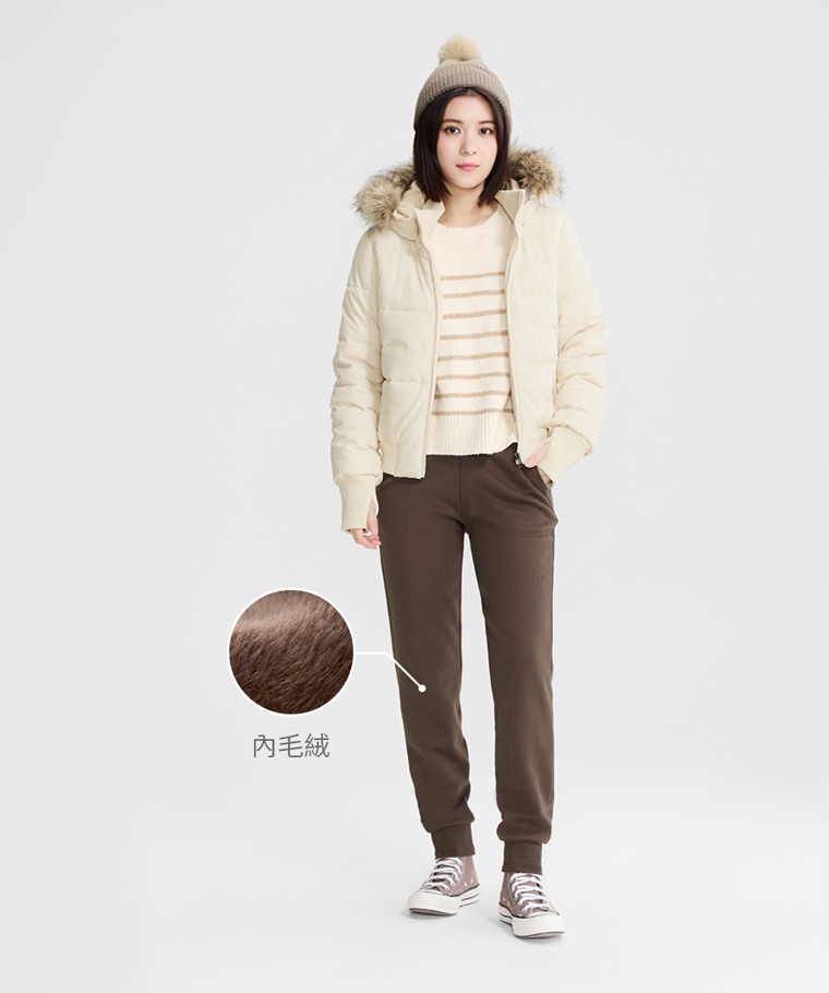 毛絨束口褲-女 - 表層彈性針織，內層細緻毛絨，帶來溫暖包覆感，舒適好穿。