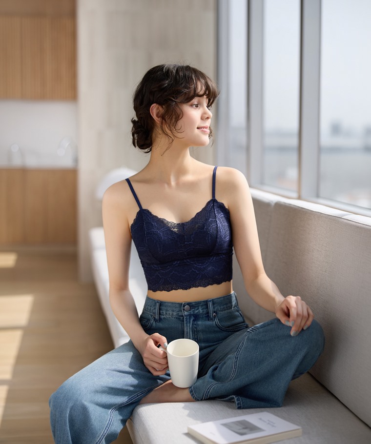 Bra蕾絲V領無痕細肩帶背心-女