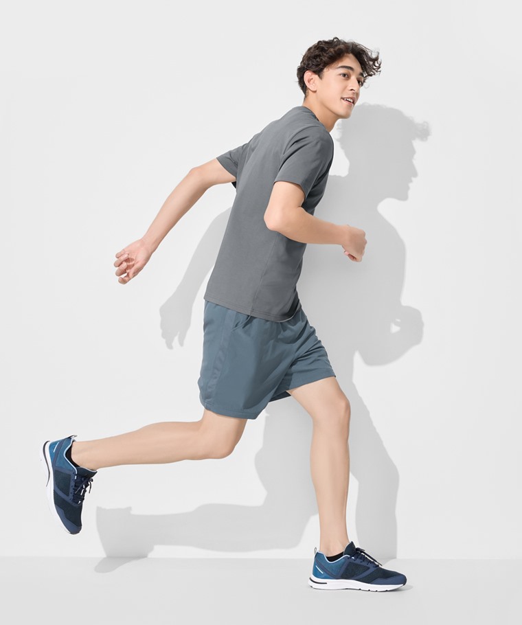 運動精選系列：男 · 吸排雙層短褲,男 · 素色踝襪(3入),男 · 運動涼感印花圓領T恤-02