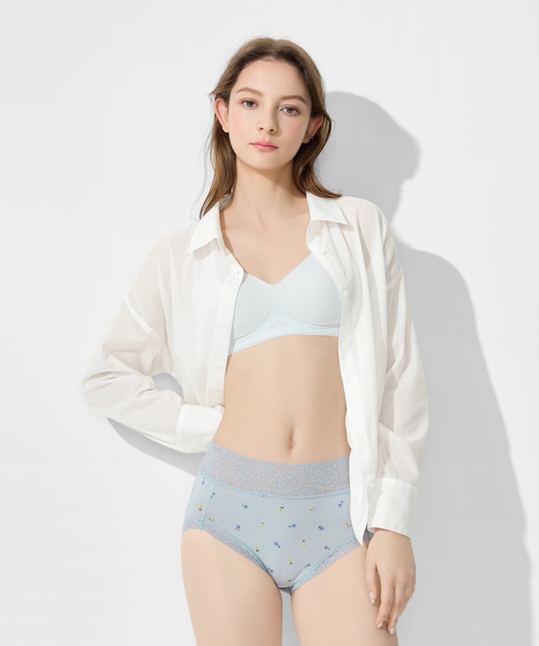 親膚內著系列：女 · 棉質蕾絲小花印花高腰內褲,女 · 棉質透膚長袖襯衫,女 · 無痕輕盈內衣
