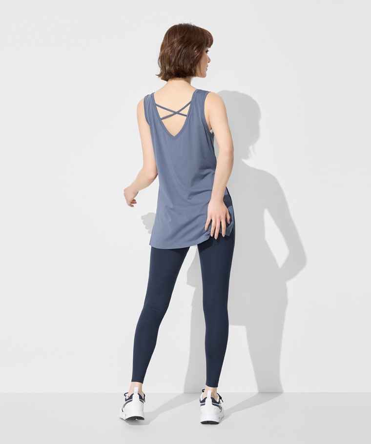 運動精選系列：女 · 運動美背大V領長版背心,女 · 高度支撐背扣式Bra背心,女 · 吸排附口袋中度緊身褲