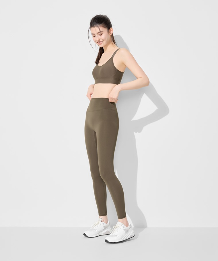 運動精選系列：女 · 吸排無中線中度緊身褲,女 · 高度支撐背扣式Bra背心