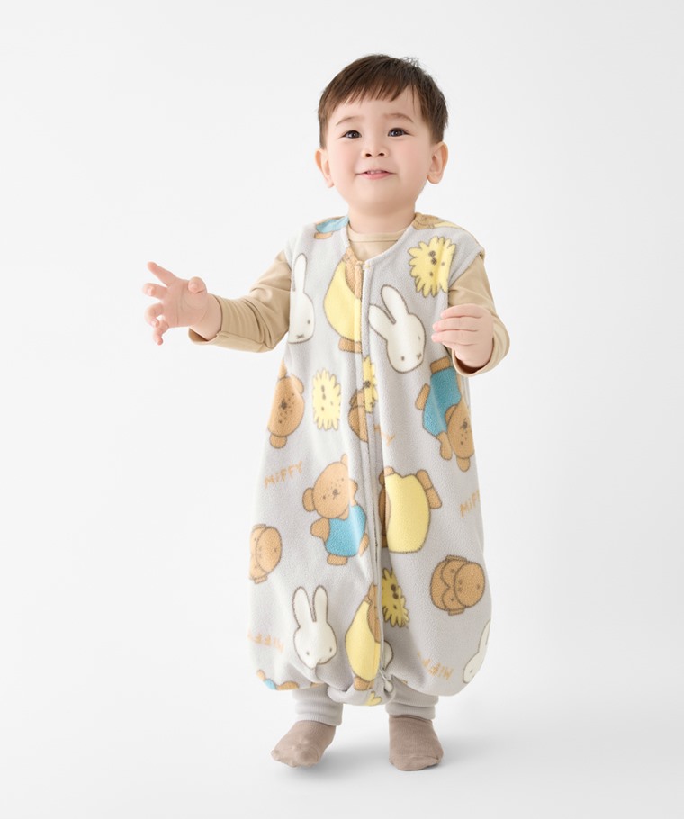 Miffy and Friends Fleece印花連身防踢背心-Baby - 採用高品質YKK拉鍊，搭配門襟擋片設計，預防摩擦保護肌膚。