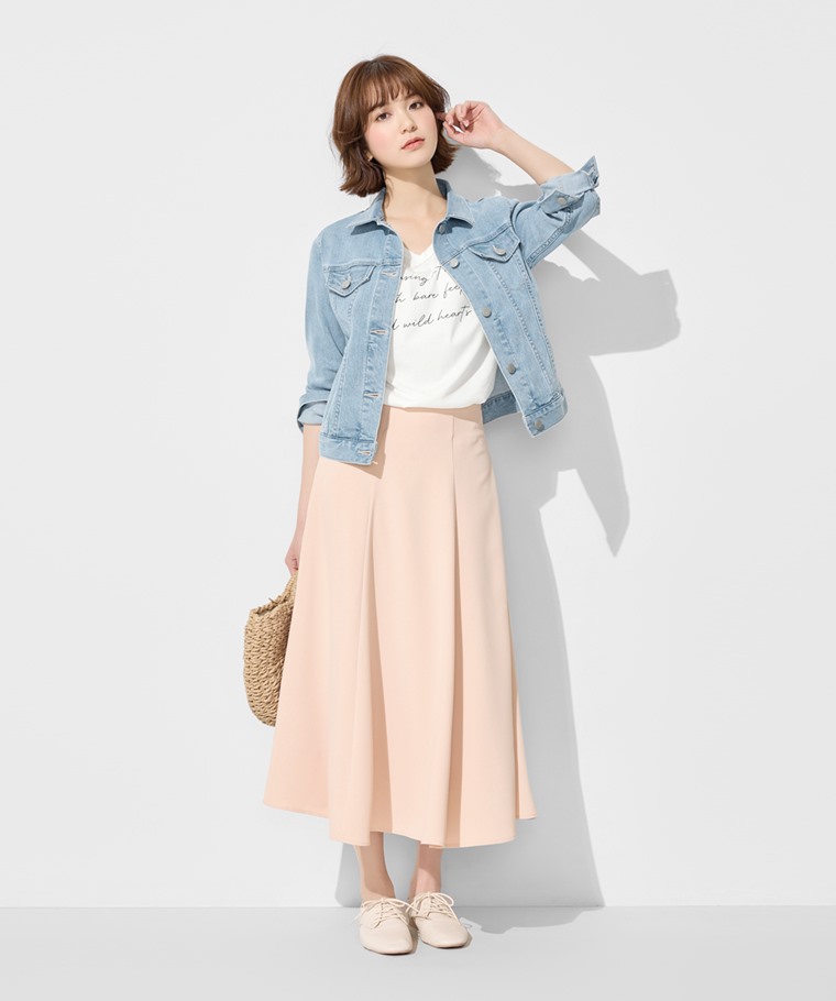 春夏女裝新品：女 · 輕柔寬襬八分裙,女 · 牛仔修身外套,女 · 莫代爾V領文字上衣-01