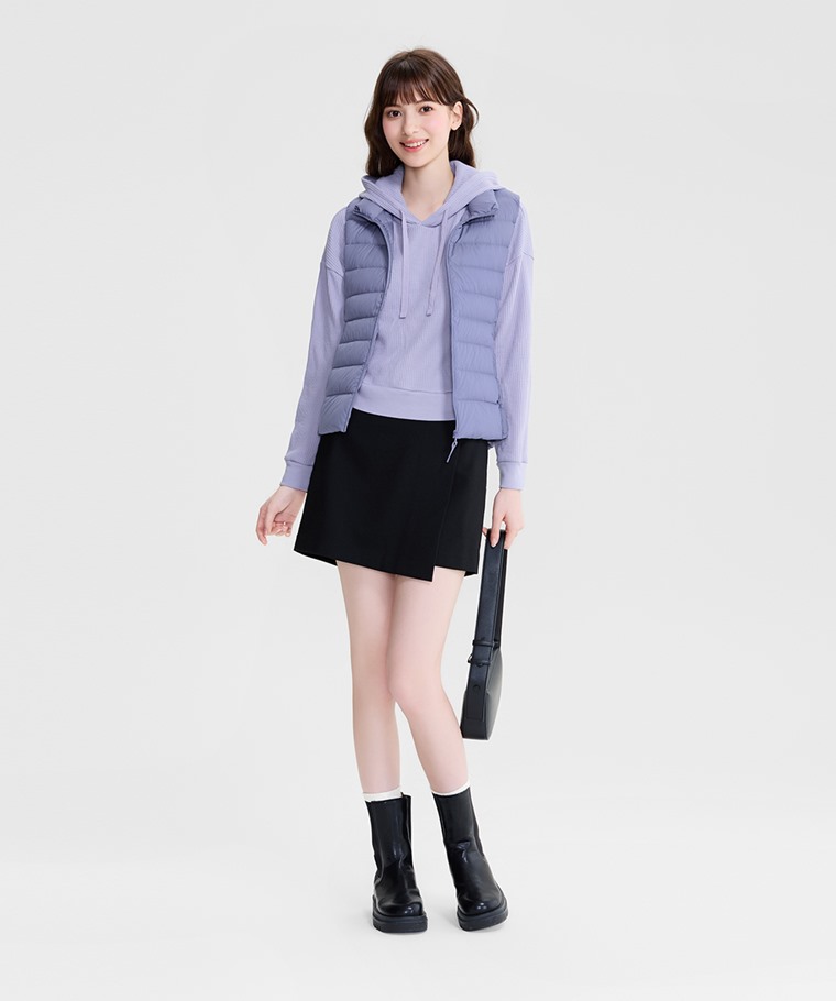 秋冬女裝新品：女 · 華夫格寬短版連帽上衣,女 · 寬羅紋中筒襪,女 · 極輕羽絨立領背心