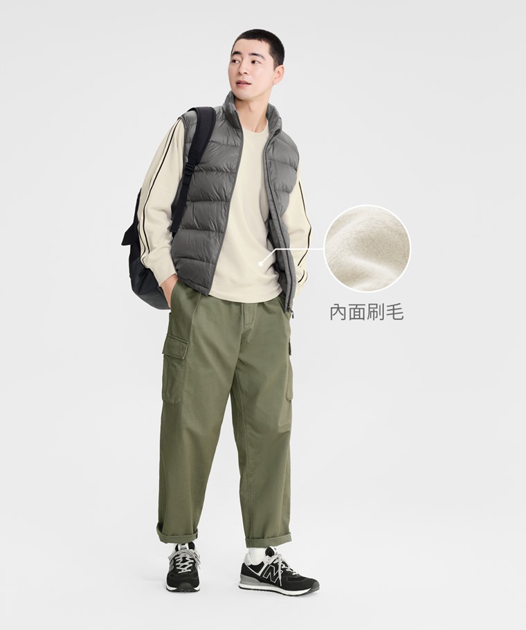 刷毛側邊線條圓領衫-男 - 內面刷毛設計，提升保暖性，觸感柔軟親膚。