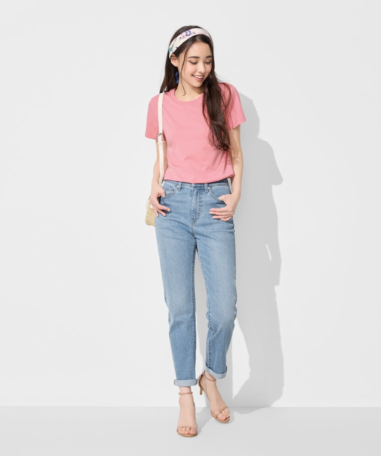 春季新品上市：女 · 純棉圓領T恤,女 · 高腰修身直筒九分牛仔褲