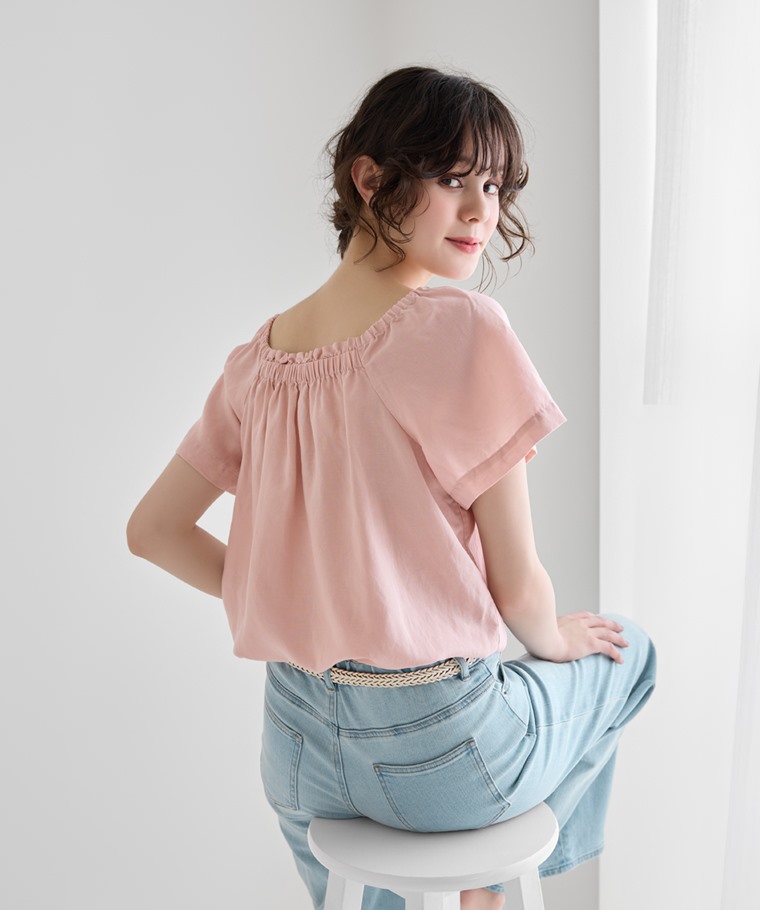 精選特輯：女 · 亞麻混紡方領寬版上衣,女 · 編織皮帶,女 · 高腰牛仔寬褲