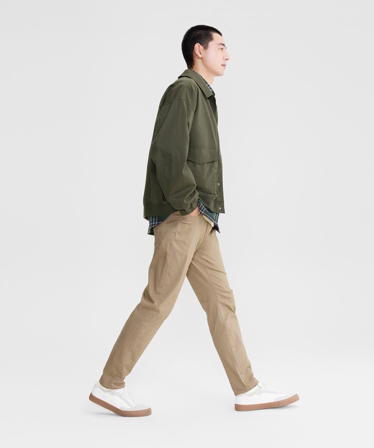 Skinny Fit多色窄管牛仔褲-男 - 腰頭內側鬆緊帶設計，穿著服貼，搭配高品質YKK拉鍊，滑順好拉。