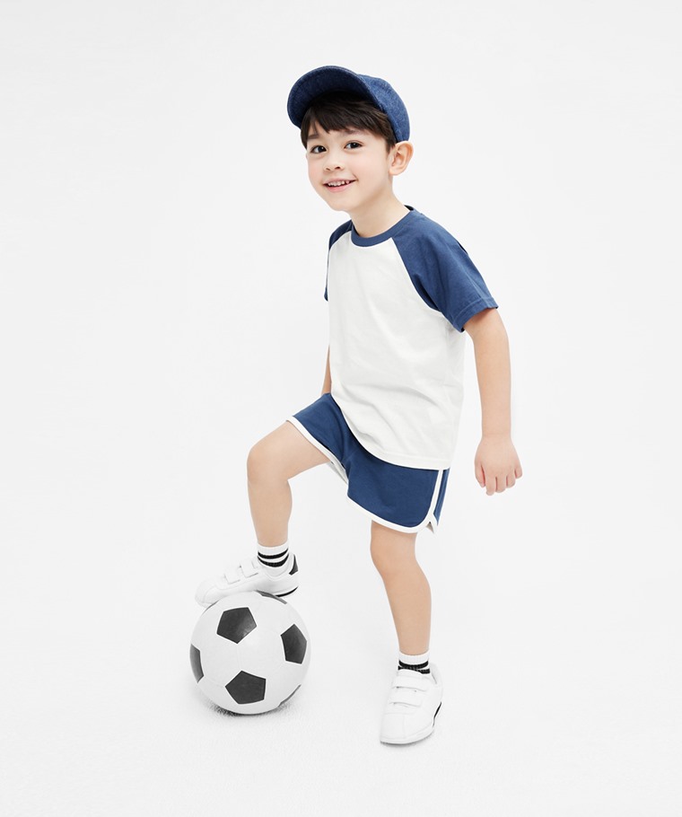 成套穿搭推薦：童 · 純棉拉克蘭袖T恤,童 · 純棉滾邊鬆緊短褲