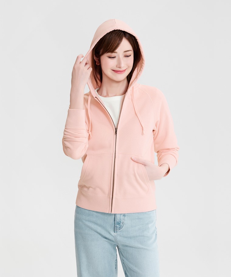 秋冬女裝新品：女 · 毛圈連帽外套,女 · 柔滑棉寬長版文字印花T恤,女 · 高腰牛仔寬褲