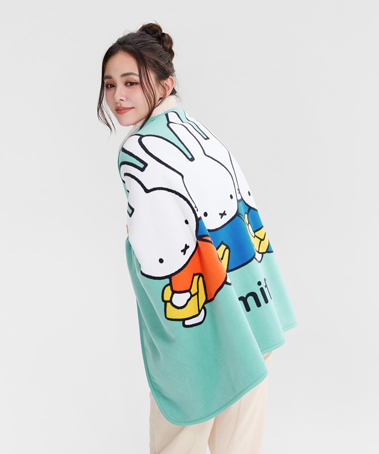 Miffy Fleece家居毯-中性毯 - 雙面材質設計，細緻柔軟的Fleece布料結合蓬鬆長刷毛面，觸感溫暖舒適。