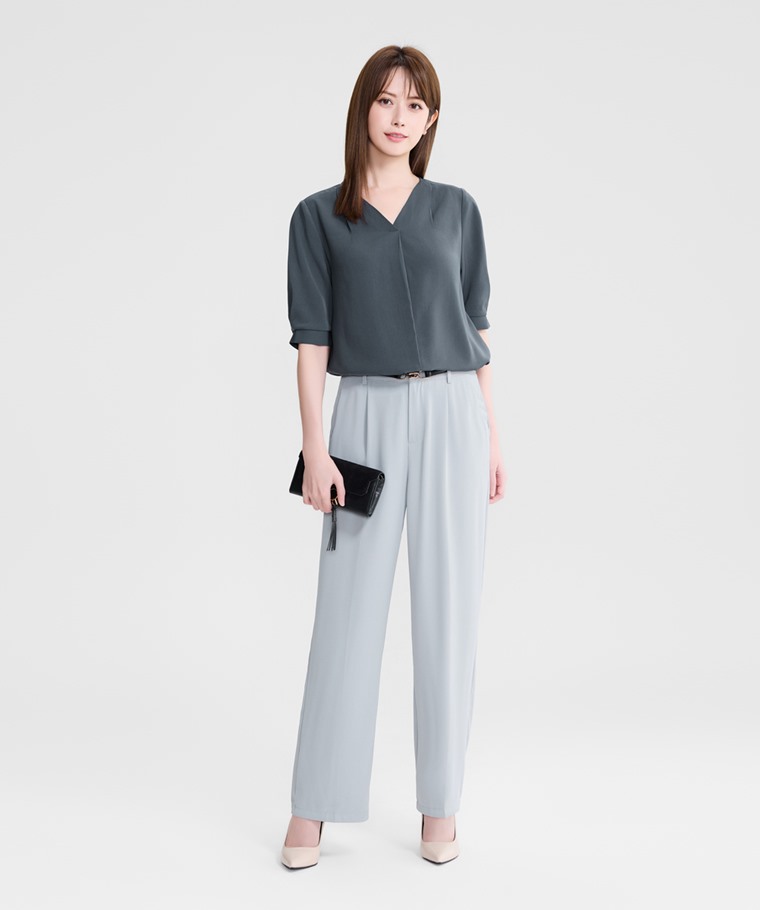 初秋新品上市：女 · 輕柔V領五分袖上衣