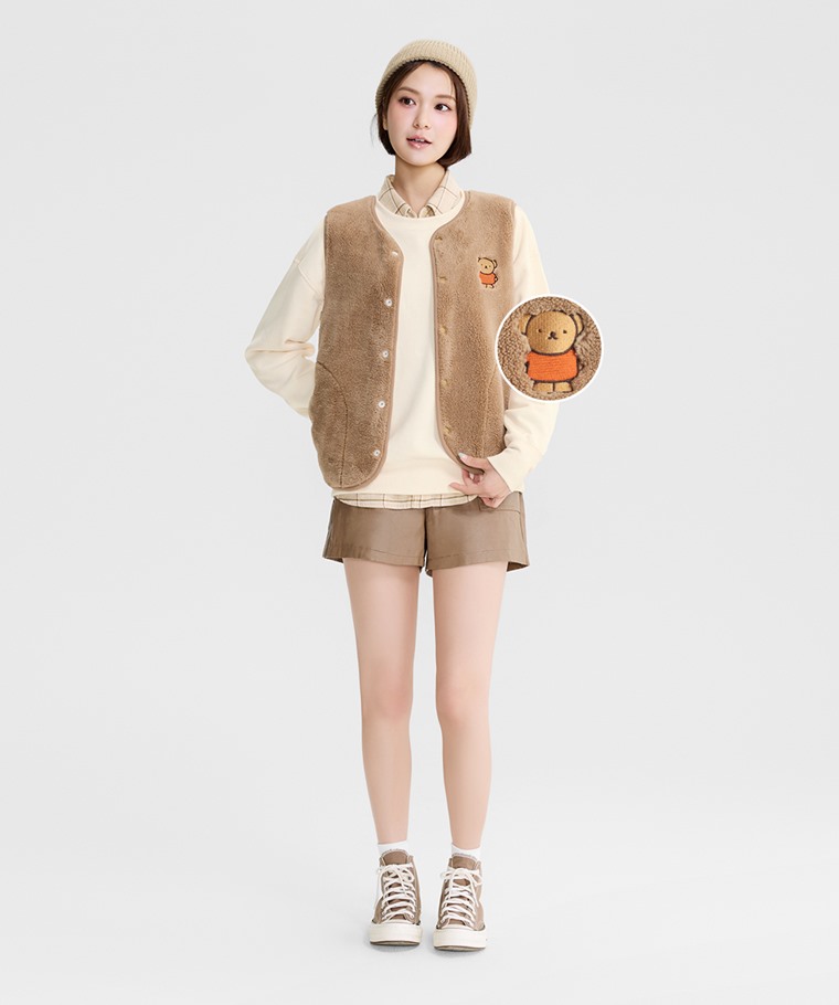 Miffy and Friends電繡口袋背心-女 - 電繡工藝讓圖案具有立體效果，觸感細緻平滑，呈現高質感。