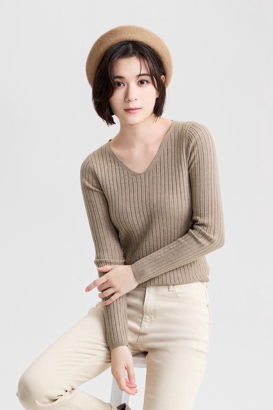柔軟羅紋V領毛衣-女