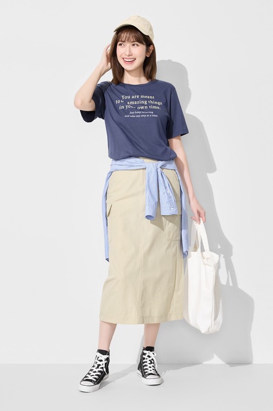 莫代爾寬版文字上衣-女