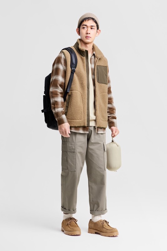 仿羊羔絨拼接背心-男