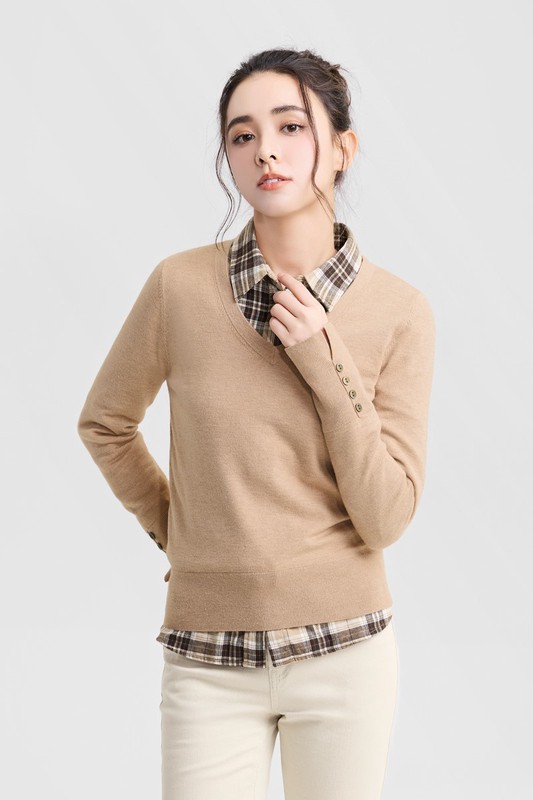 柔軟V領鈕釦毛衣-女